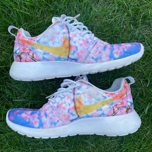 Women’s Nike Roshe size 7 cherry blossom